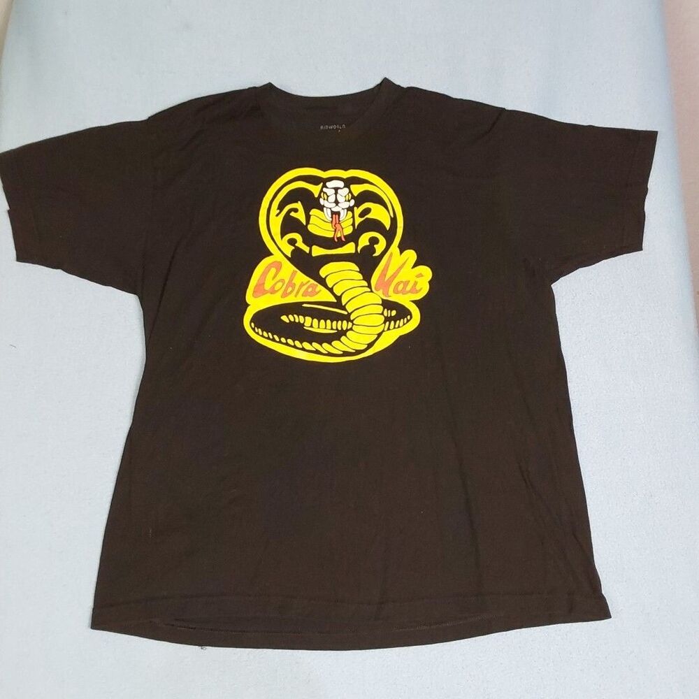 Cobra Kai Karate T-shirt Black/ yellow The Karate Kid Movie XL 46/48 2018